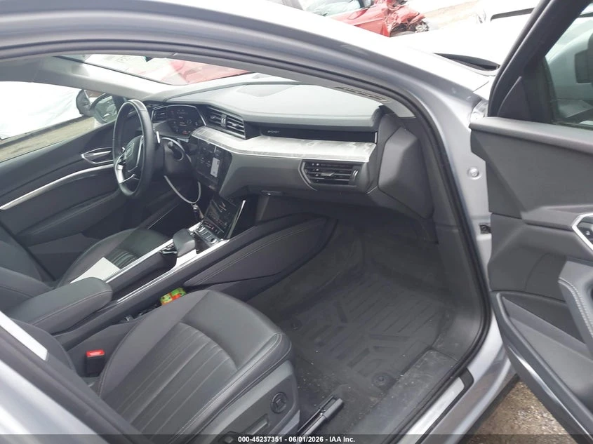 Audi E-Tron Premium Plus Quattro, снимка 5 - Автомобили и джипове - 54874439