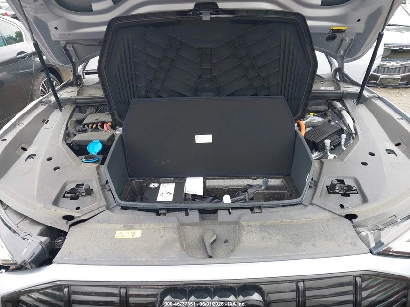 Audi E-Tron Premium Plus Quattro, снимка 10 - Автомобили и джипове - 54874439