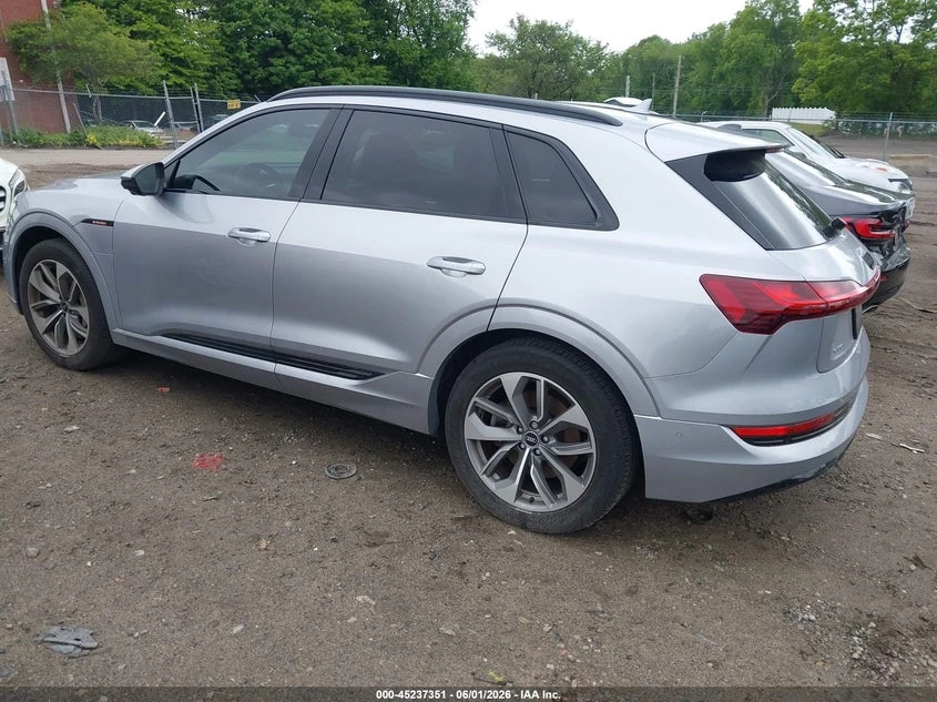 Audi E-Tron Premium Plus Quattro, снимка 3 - Автомобили и джипове - 54874439