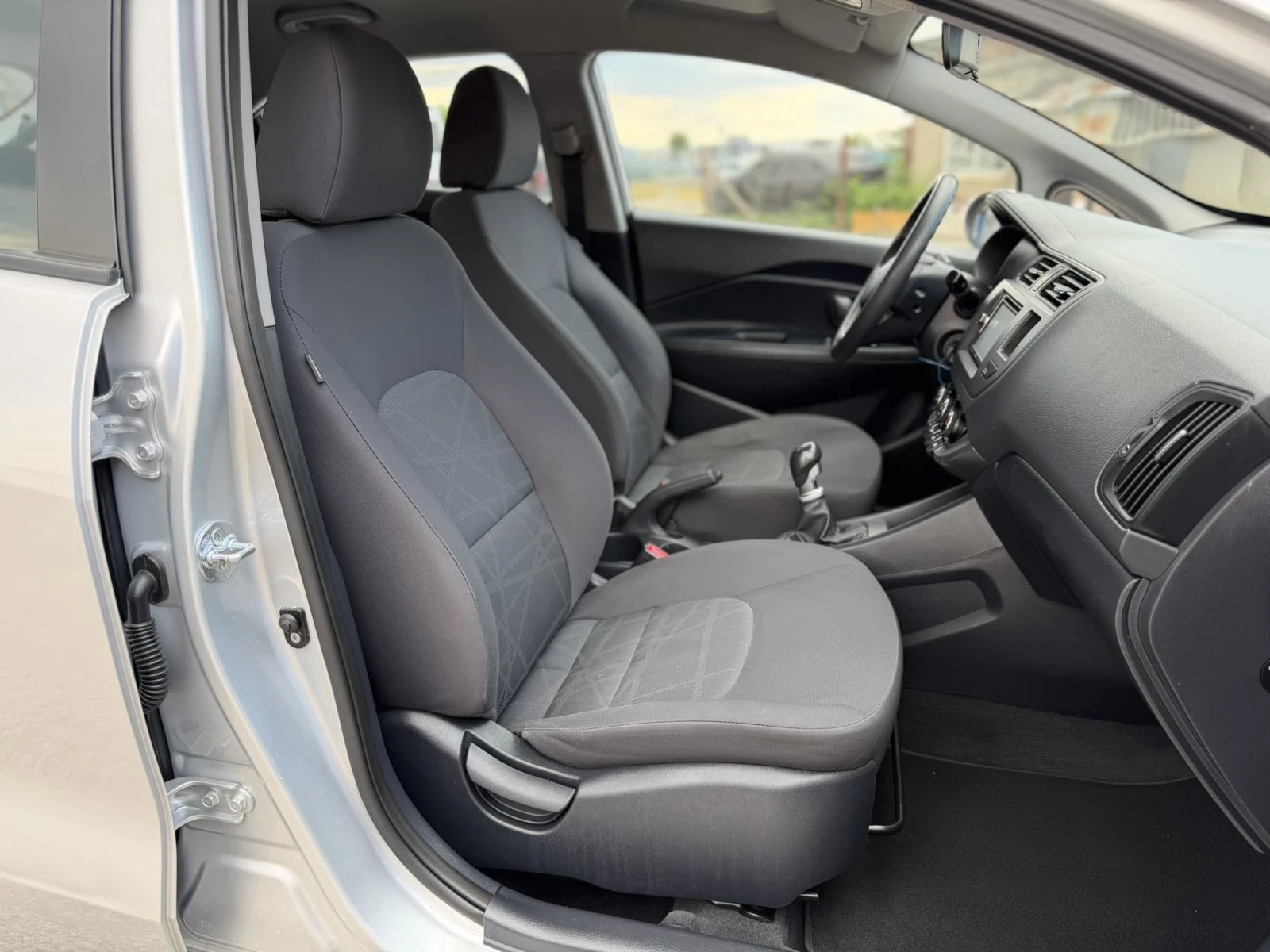 Kia Rio, снимка 11 - Автомобили и джипове - 55156993