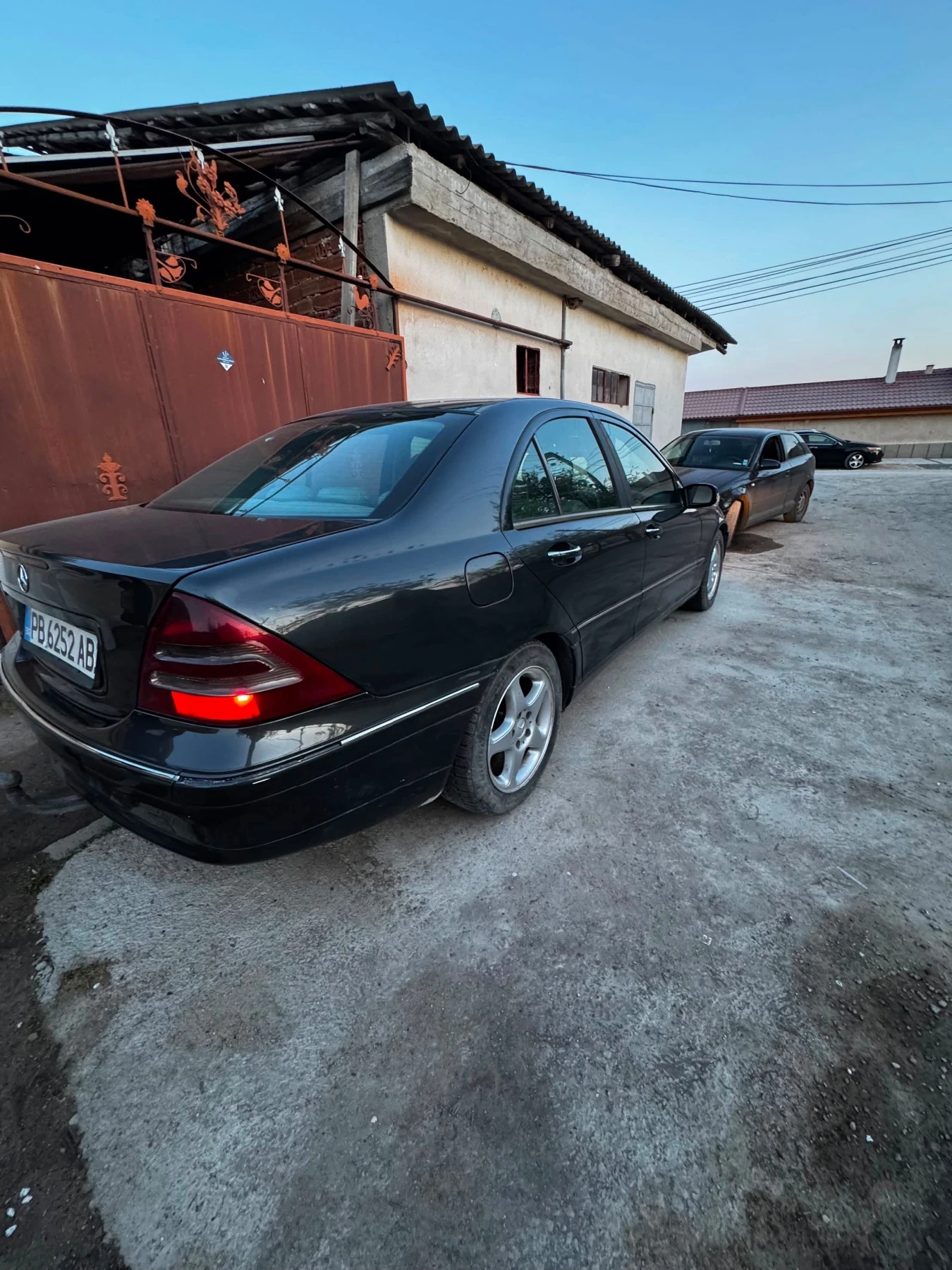 Mercedes-Benz C 220, снимка 4 - Автомобили и джипове - 56548219