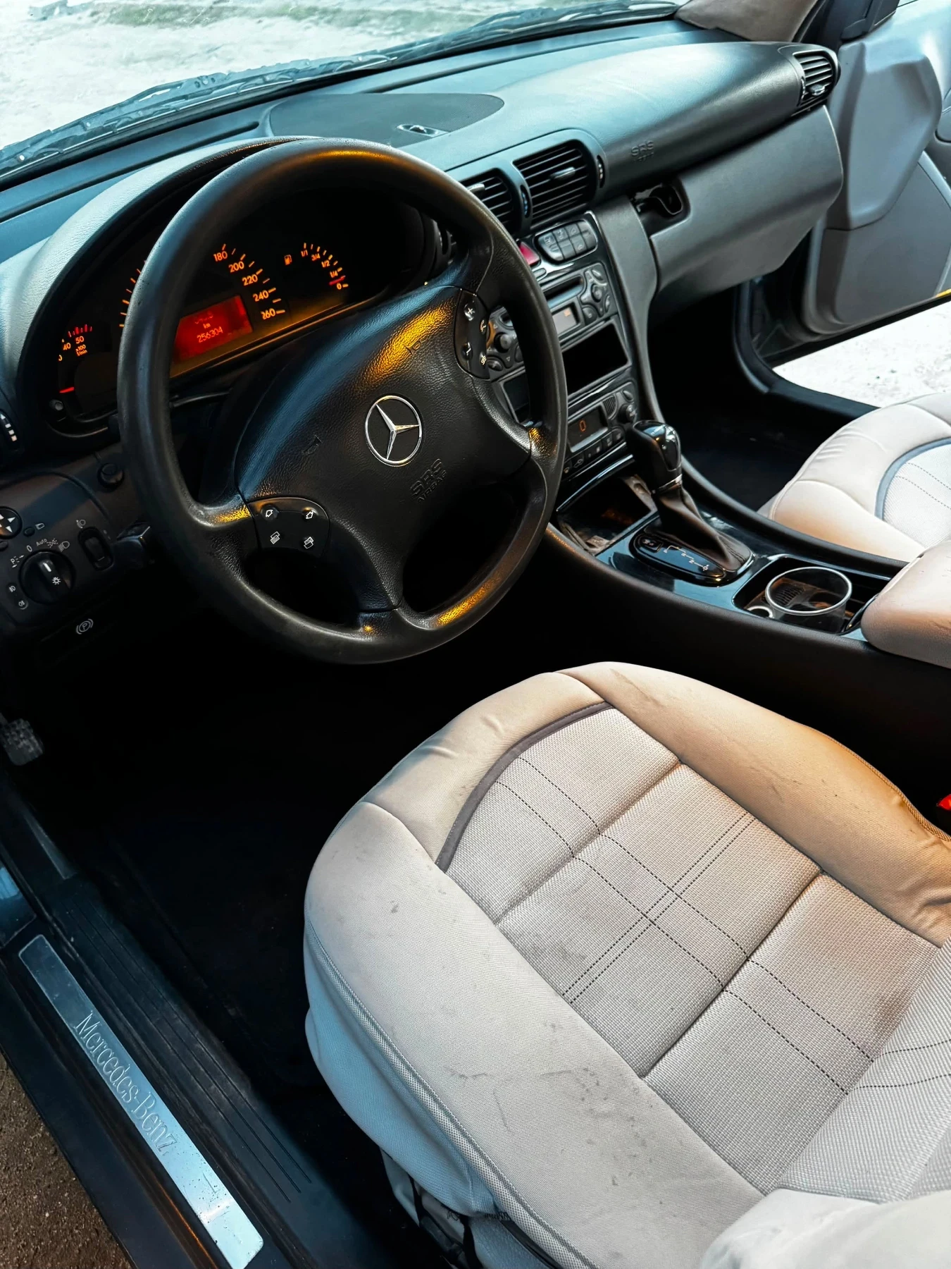 Mercedes-Benz C 220, снимка 8 - Автомобили и джипове - 56548219