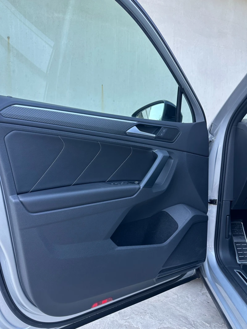 VW Tiguan 2.0 TDI 4 Motion R line, снимка 5 - Автомобили и джипове - 51848766