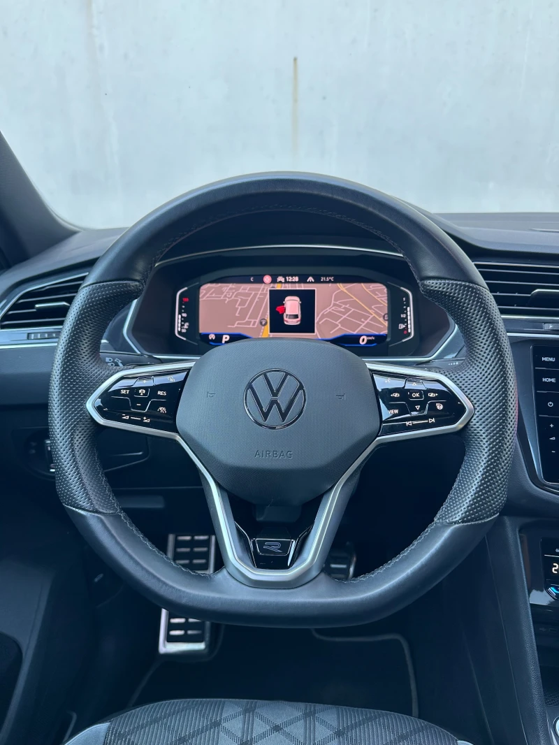 VW Tiguan 2.0 TDI 4 Motion R line, снимка 12 - Автомобили и джипове - 51848766