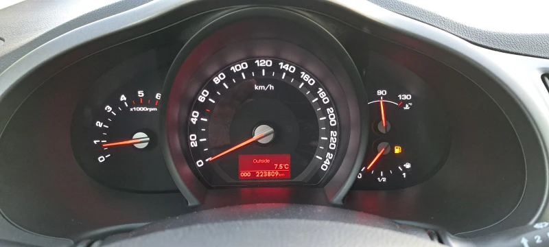 Kia Sportage 2.0 4x4 Navi, снимка 11 - Автомобили и джипове - 52805826