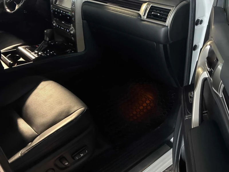 Lexus GX 460 * 460 * CARFAX * БЕЗ ПЪРВОНАЧАЛНА ВНОСКА, снимка 11 - Автомобили и джипове - 53264007