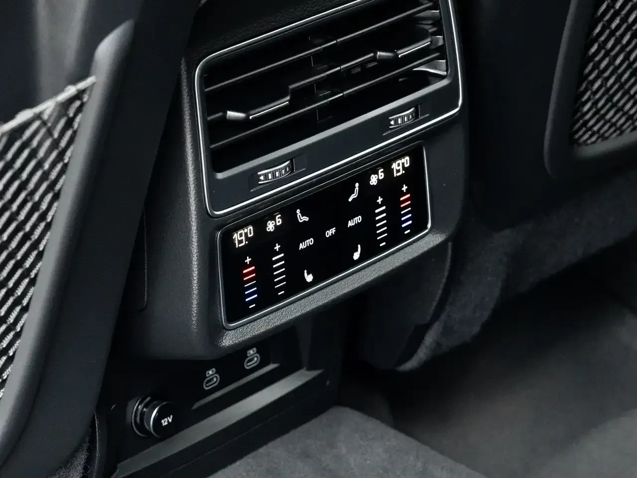 Audi Q8 БЕЗ УДАР* 360* ОБДУХ* ДИСТРОНИК* , снимка 16 - Автомобили и джипове - 55740524