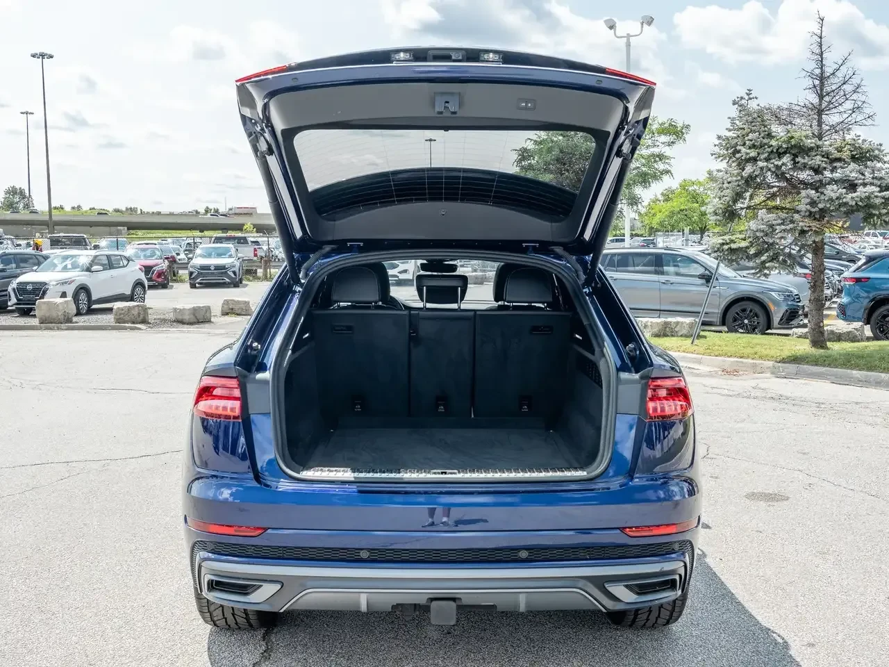 Audi Q8 БЕЗ УДАР* 360* ОБДУХ* ДИСТРОНИК* , снимка 6 - Автомобили и джипове - 55740524