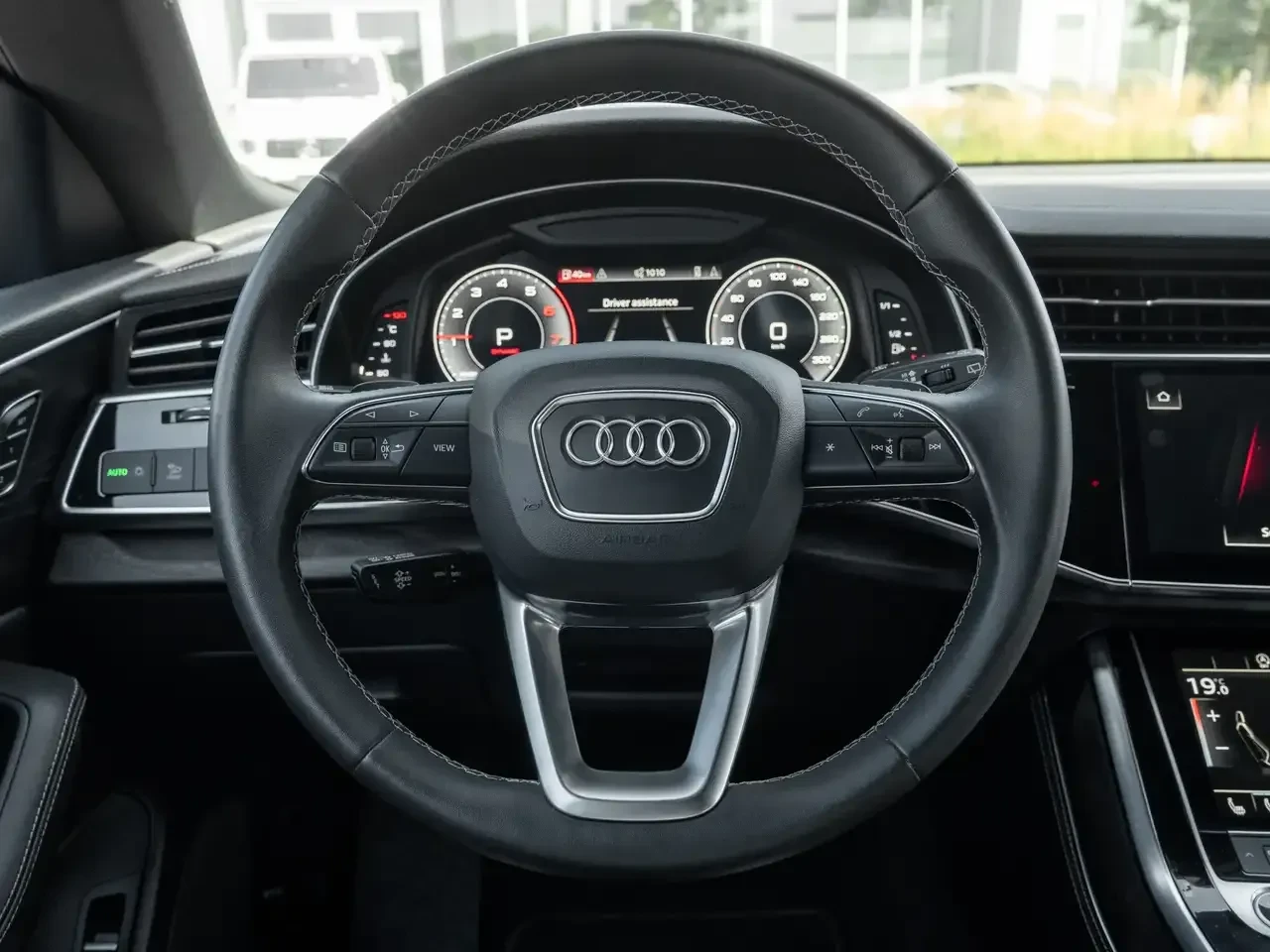 Audi Q8 БЕЗ УДАР* 360* ОБДУХ* ДИСТРОНИК* , снимка 13 - Автомобили и джипове - 55740524