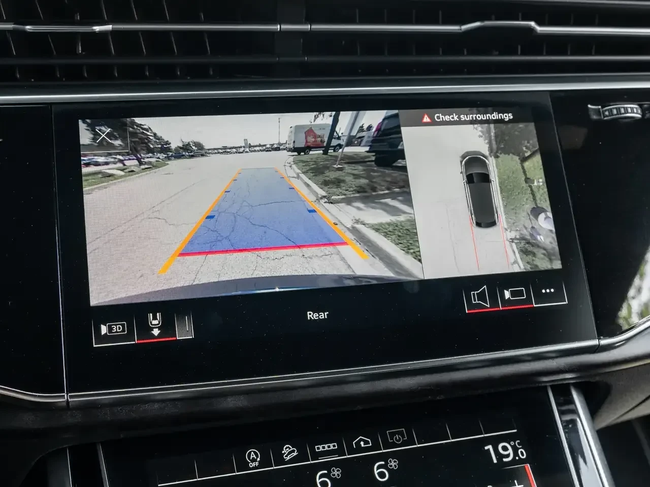 Audi Q8 БЕЗ УДАР* 360* ОБДУХ* ДИСТРОНИК* , снимка 14 - Автомобили и джипове - 55740524