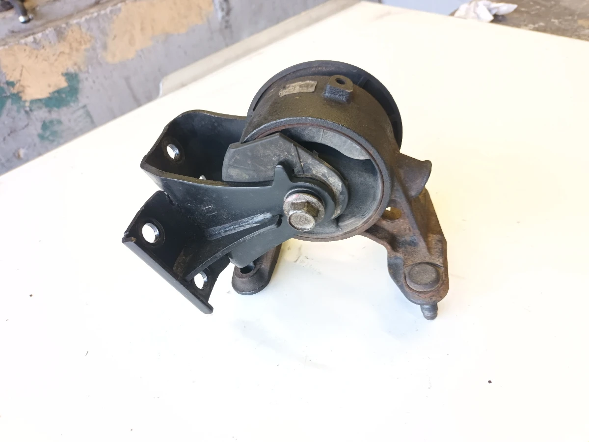 тампон скорости заден Тойота Рав 4 2.2 д кат бл