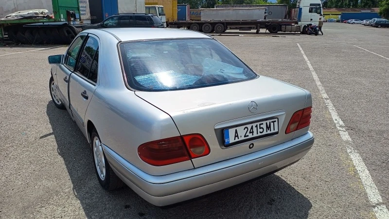 Mercedes-Benz E 290, снимка 3 - Автомобили и джипове - 47899624