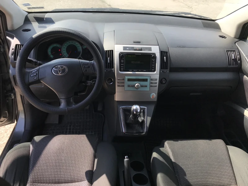 Toyota Corolla verso 2.2   177 к.с., снимка 11 - Автомобили и джипове - 47345845