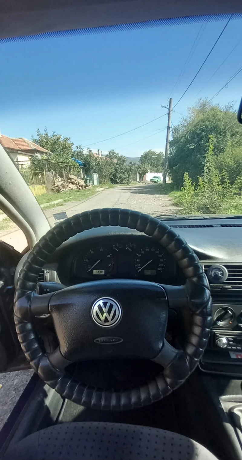 VW Passat, снимка 10 - Автомобили и джипове - 47440930