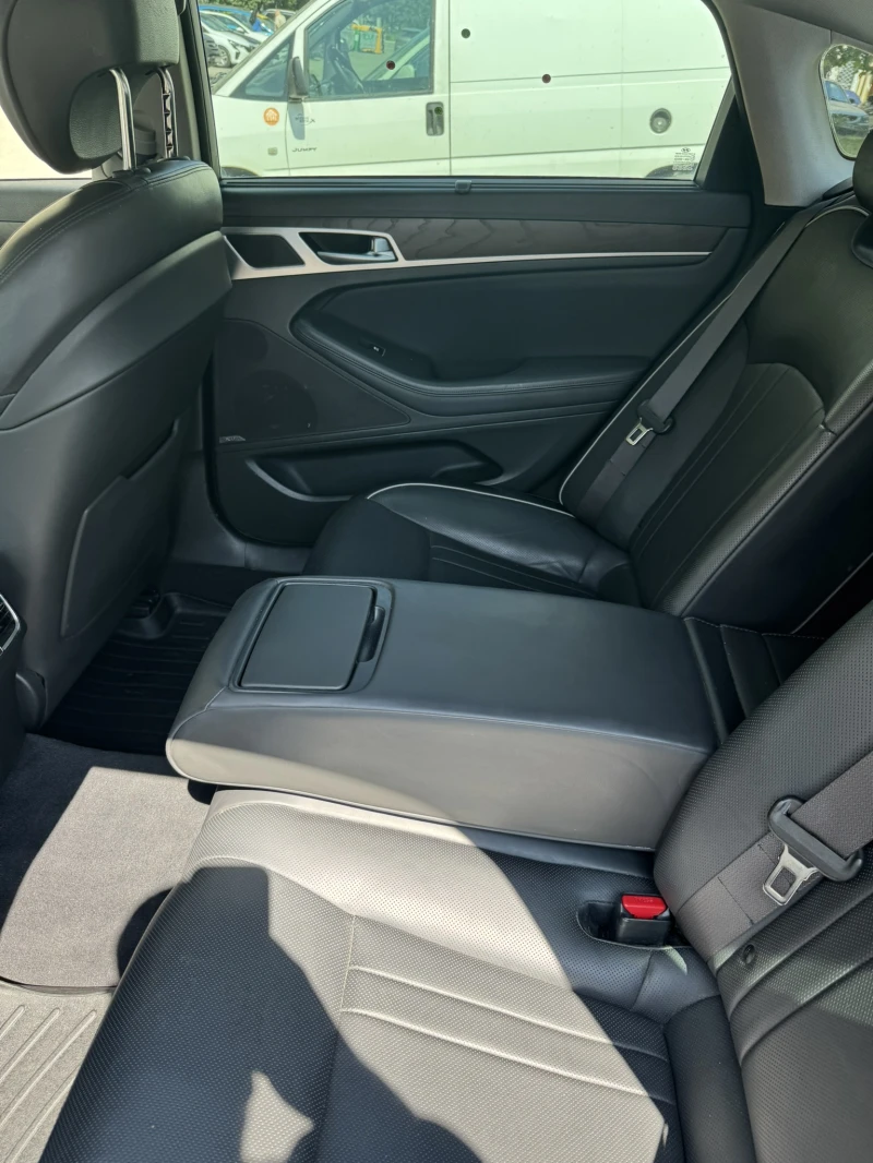 Hyundai Genesis, снимка 8 - Автомобили и джипове - 50723487