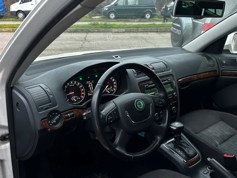 Skoda Octavia 1.6TDi DSG, снимка 6 - Автомобили и джипове - 52881993