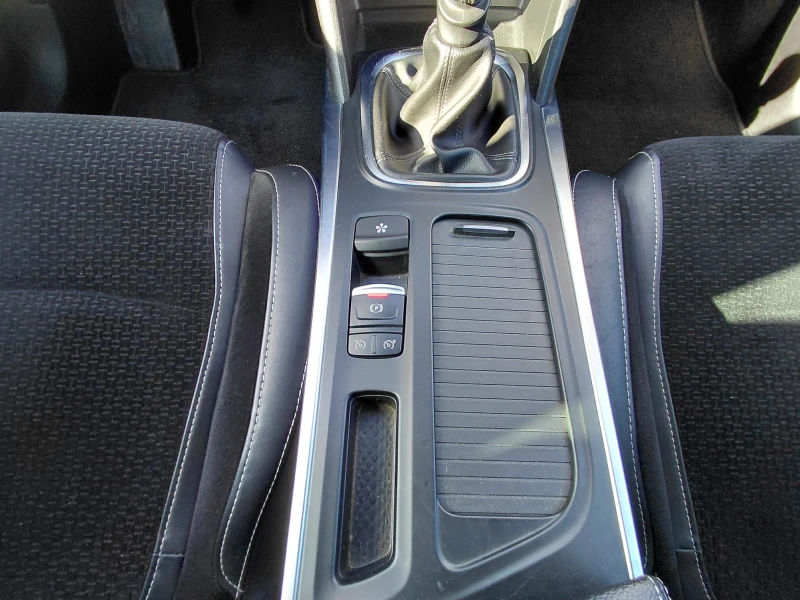 Renault Megane 1.3TCe/140к.с/Intens, снимка 11 - Автомобили и джипове - 53594574