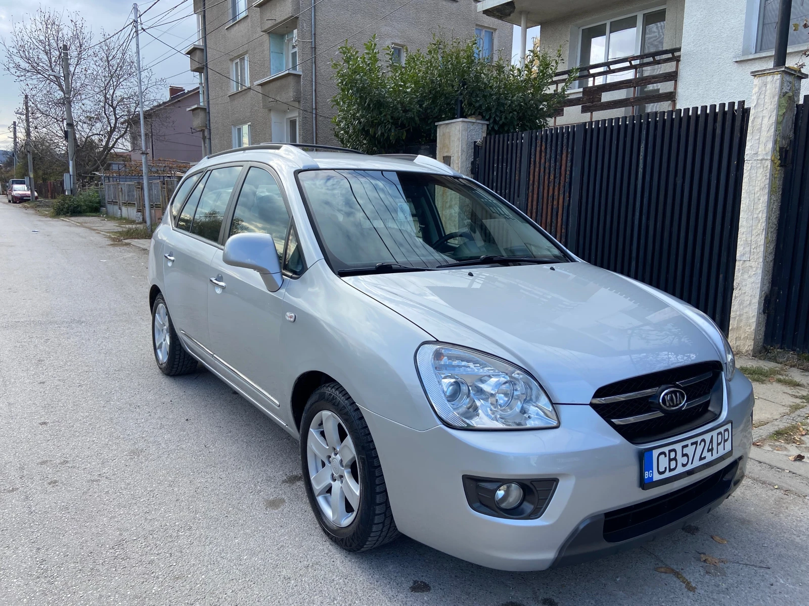 Kia Carens 2.0i GAZ 7mestna - изображение 3