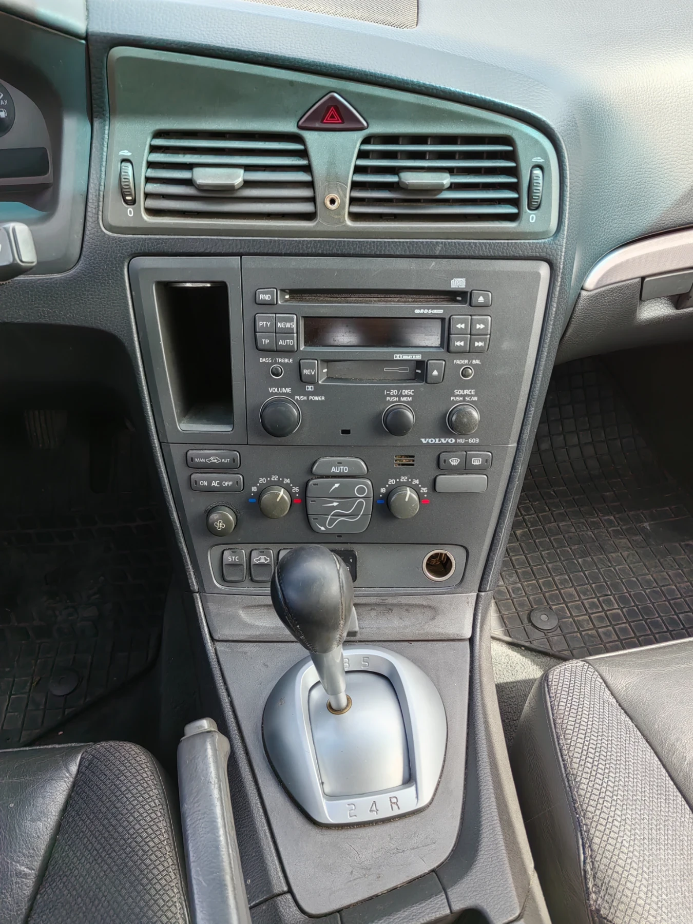 Volvo S60 2.4i  140ps | Mobile.bg — изображение 14