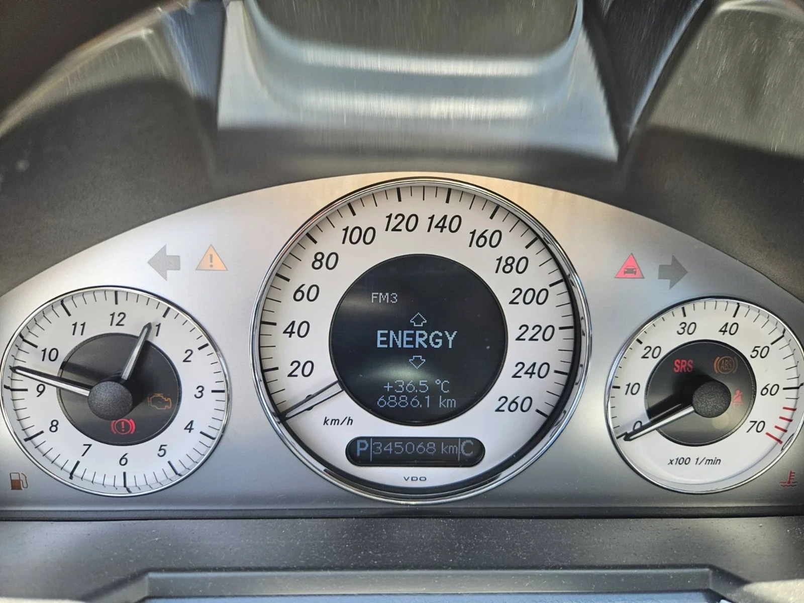 Mercedes-Benz E 320  - изображение 9