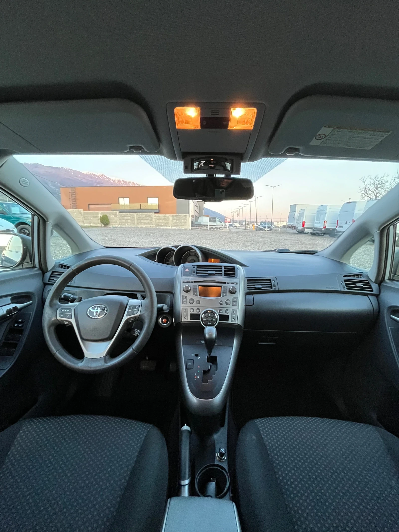 Toyota Verso 2.2 D4D AUTOMAT, снимка 14 - Автомобили и джипове - 53787755