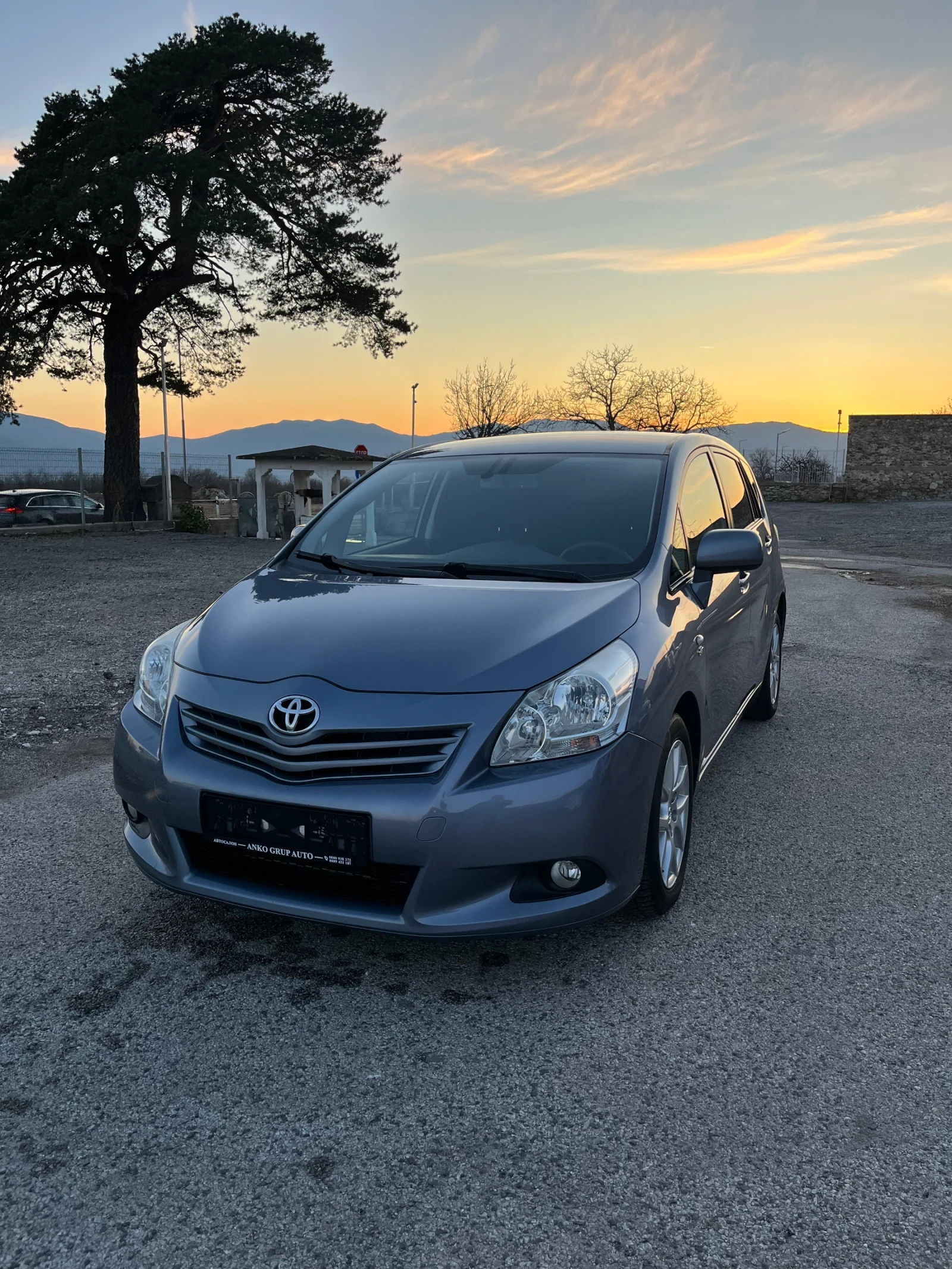 Toyota Verso 2.2 D4D AUTOMAT, снимка 9 - Автомобили и джипове - 53787755