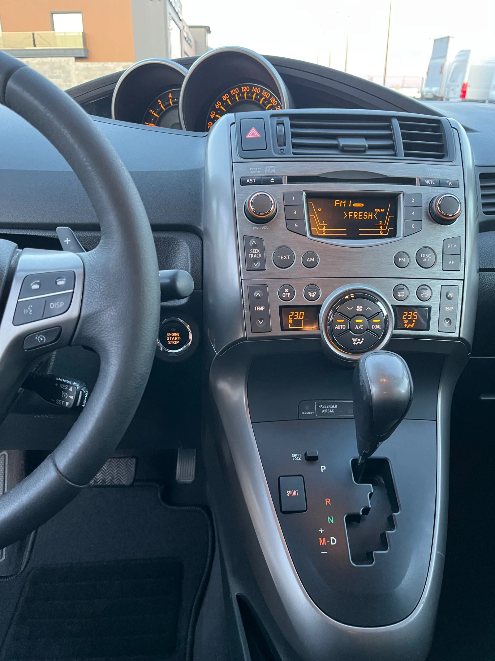 Toyota Verso 2.2 D4D AUTOMAT, снимка 17 - Автомобили и джипове - 53787755