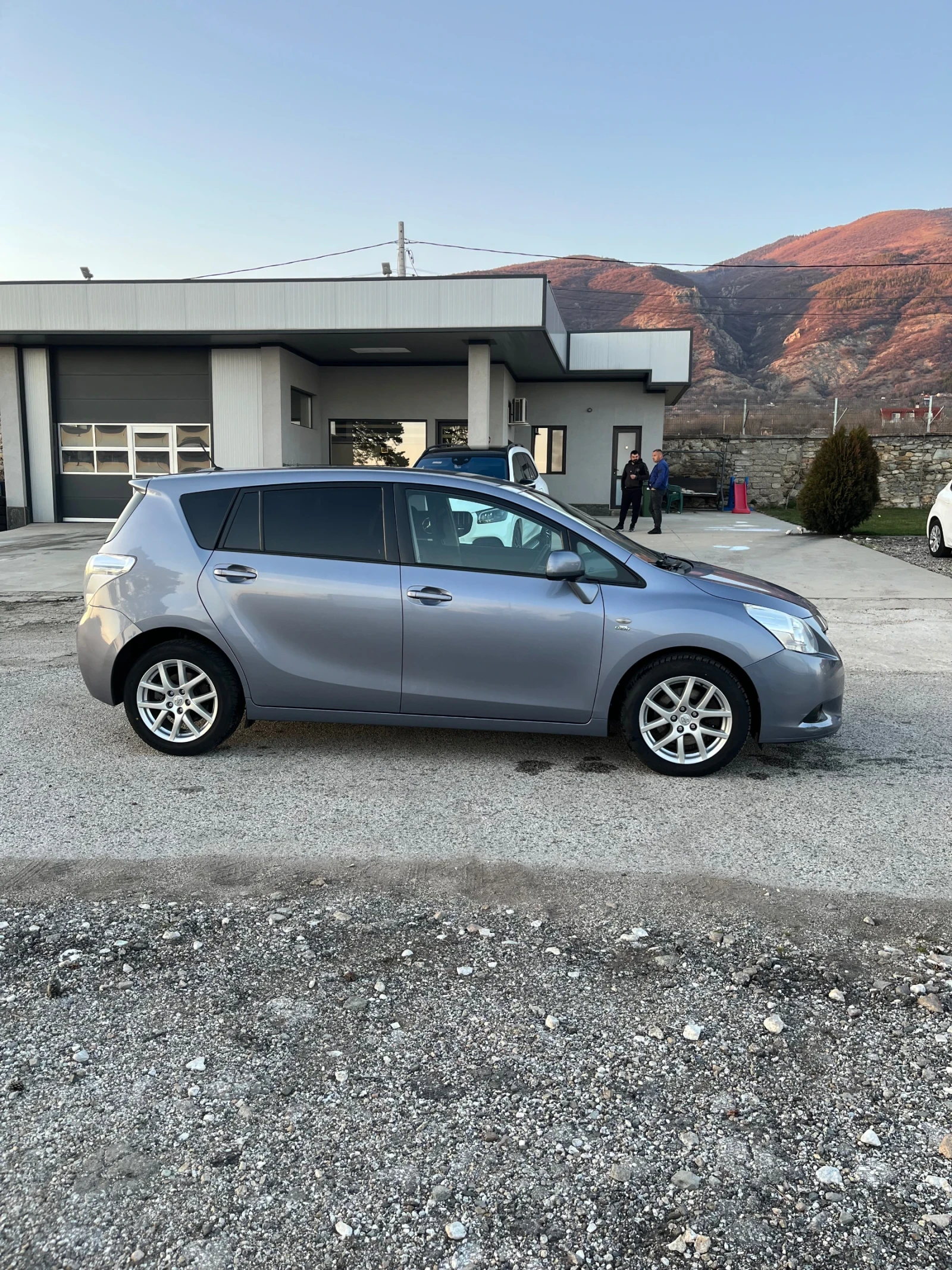 Toyota Verso 2.2 D4D AUTOMAT, снимка 3 - Автомобили и джипове - 53787755