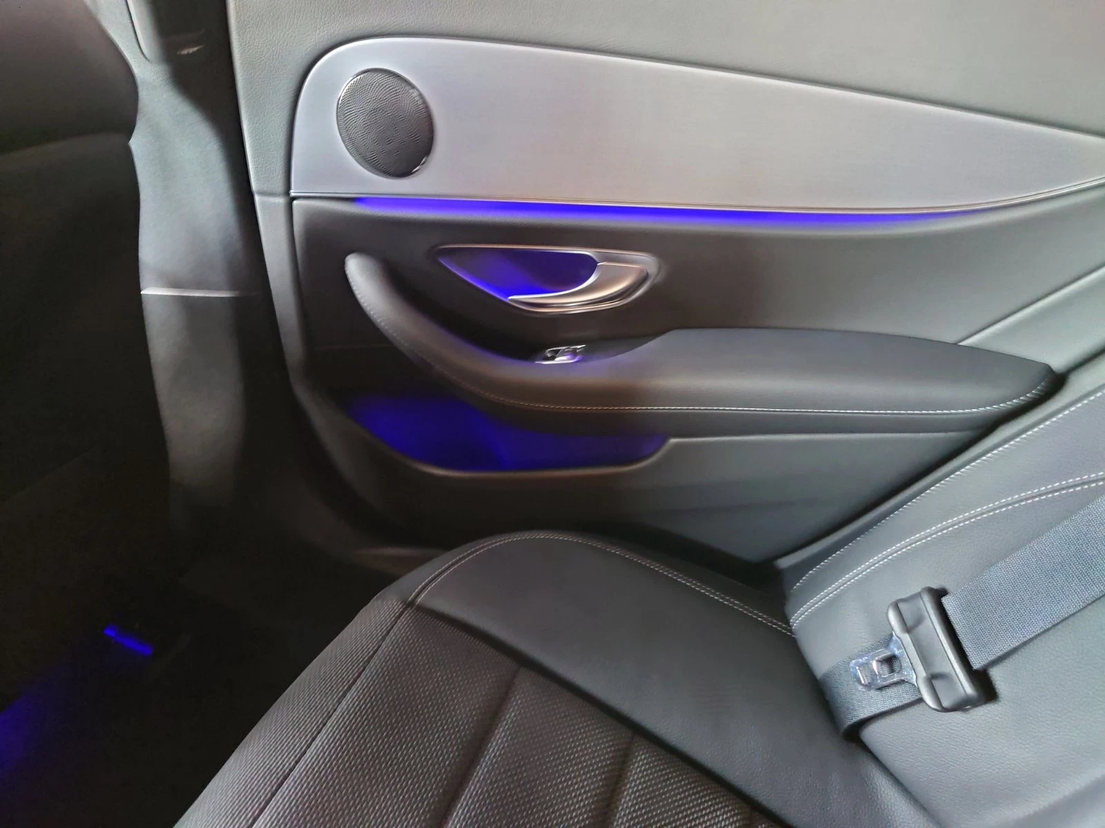 Mercedes-Benz E 220, снимка 10 - Автомобили и джипове - 53918501