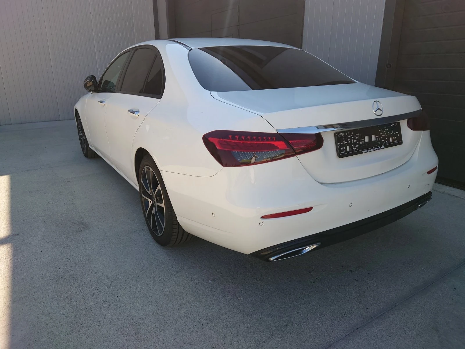 Mercedes-Benz E 220, снимка 3 - Автомобили и джипове - 53918501