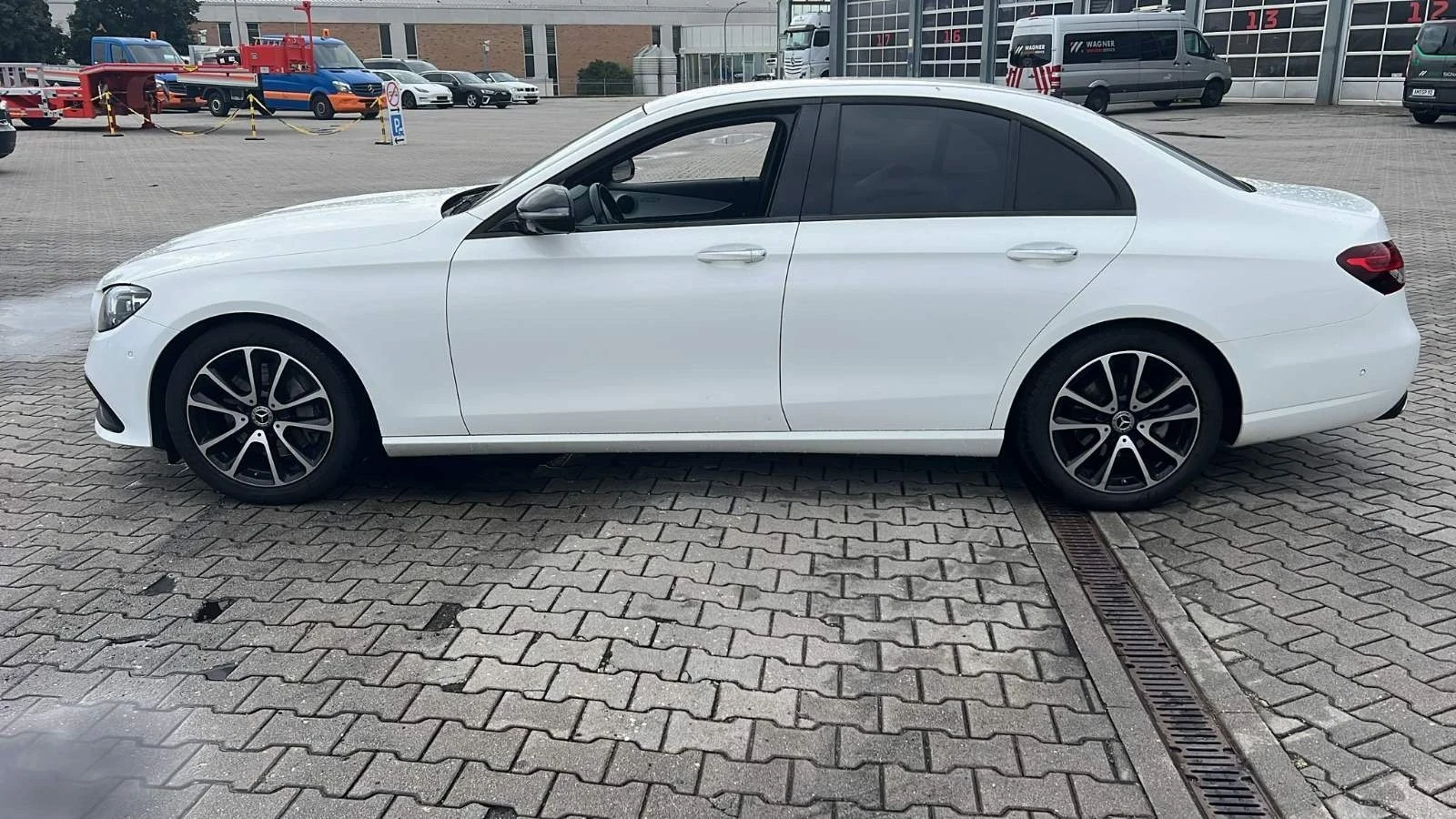 Mercedes-Benz E 220, снимка 2 - Автомобили и джипове - 53918501