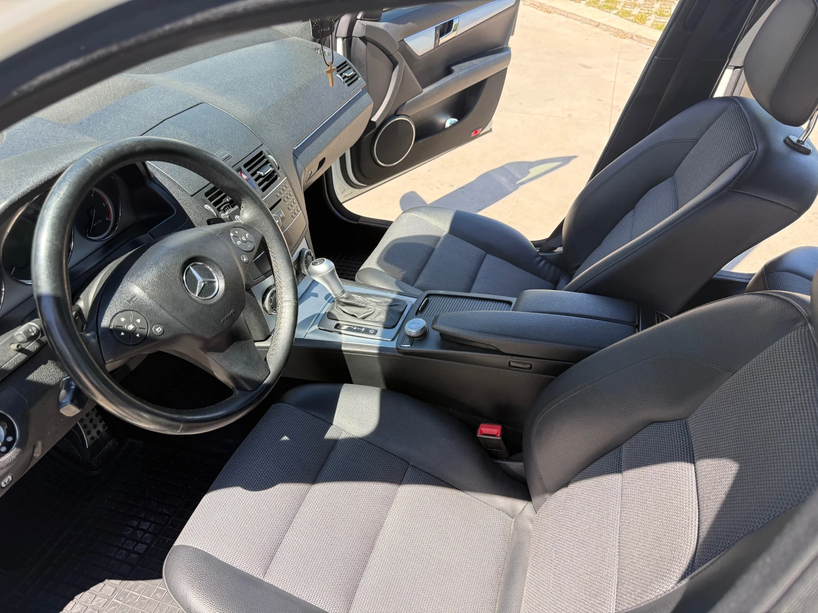 Mercedes-Benz C 200 AMG Line, снимка 10 - Автомобили и джипове - 54551866