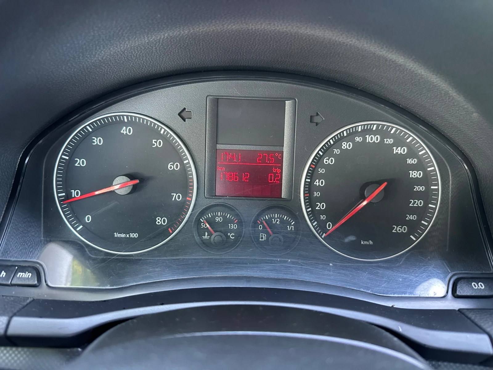 VW Golf 1.6-БЕНЗИН-102к.с, снимка 9 - Автомобили и джипове - 54772818