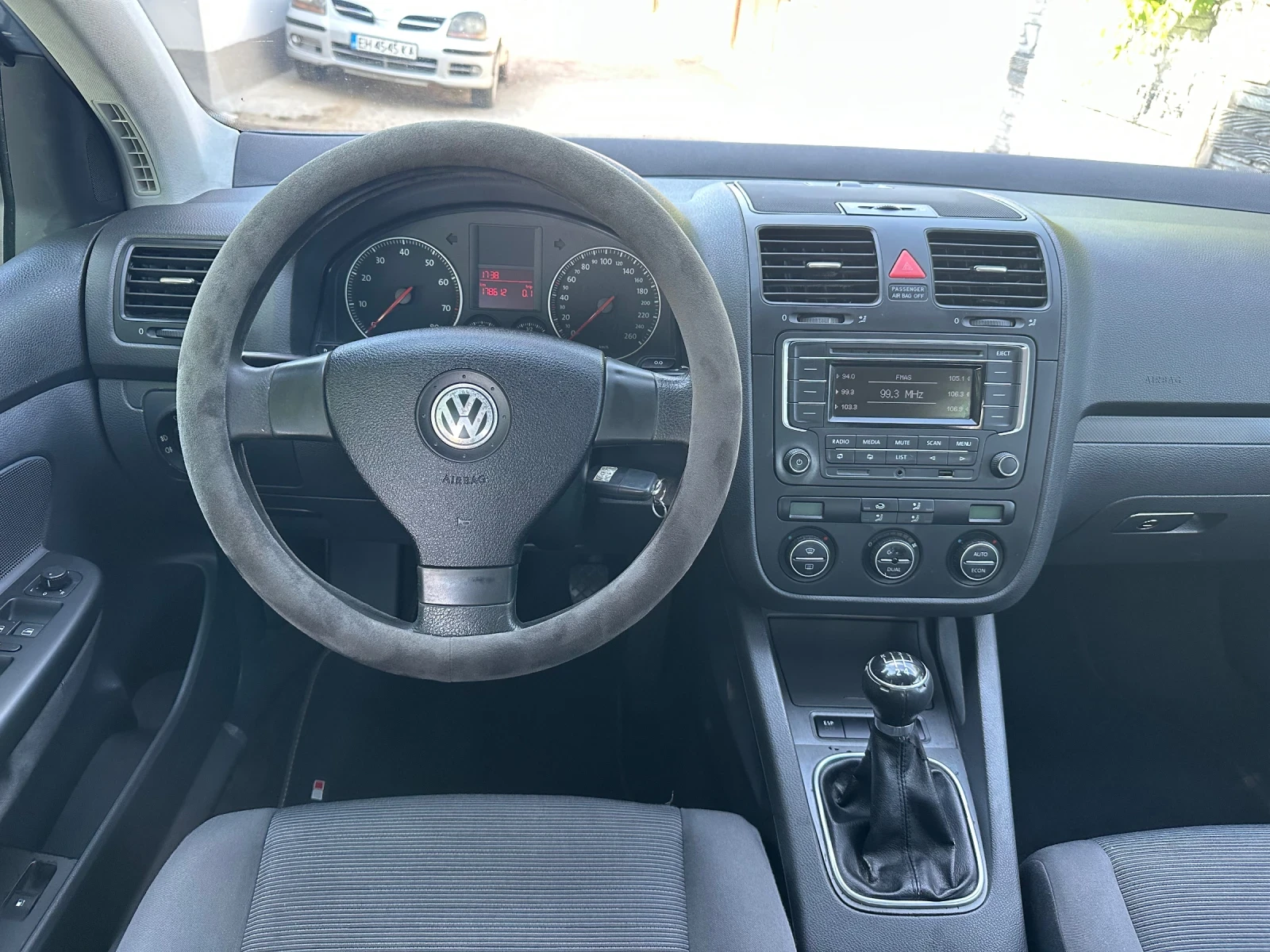 VW Golf 1.6-БЕНЗИН-102к.с, снимка 8 - Автомобили и джипове - 54772818