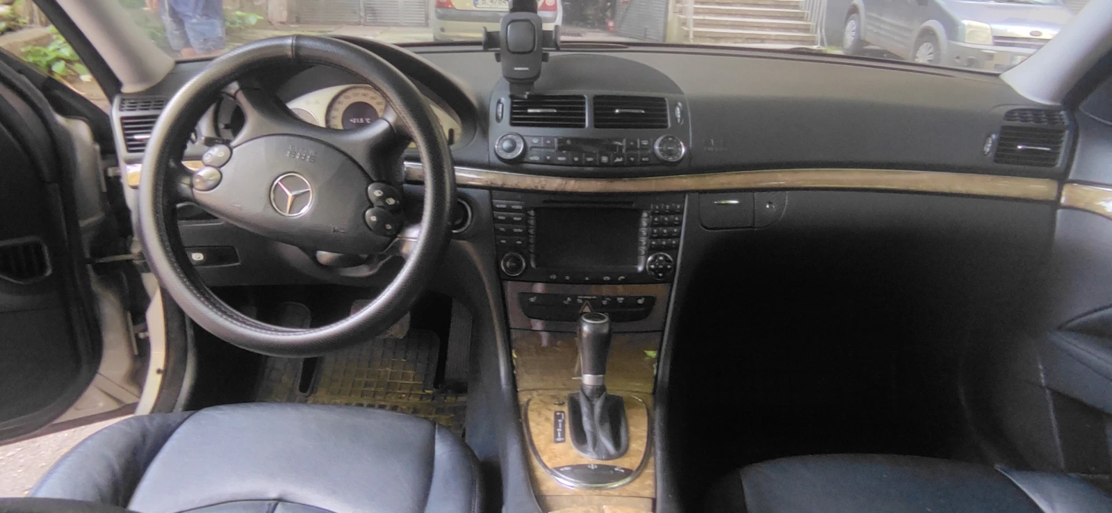 Mercedes-Benz E 320, снимка 8 - Автомобили и джипове - 54806333