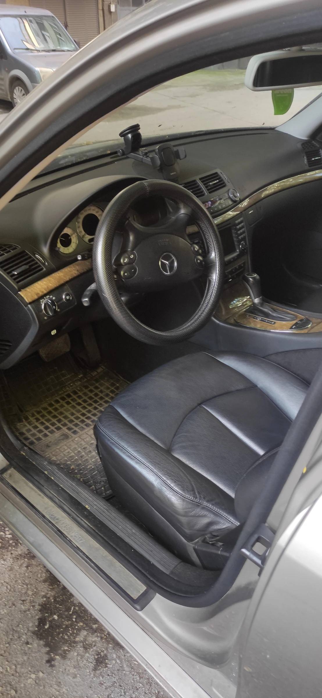 Mercedes-Benz E 320, снимка 2 - Автомобили и джипове - 54806333