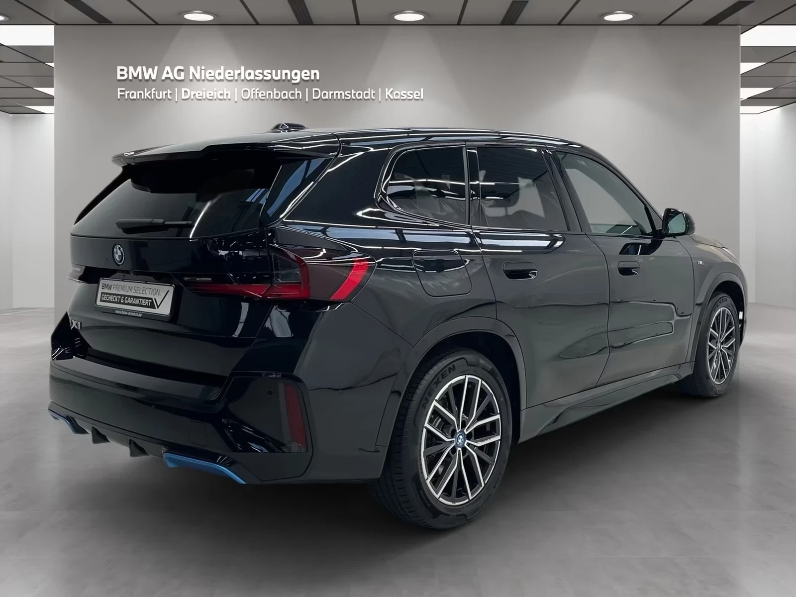 BMW iX1 xDrive30 M Sport Prem Selection DAPRO HUD PANO H/K, снимка 3 - Автомобили и джипове - 55400555