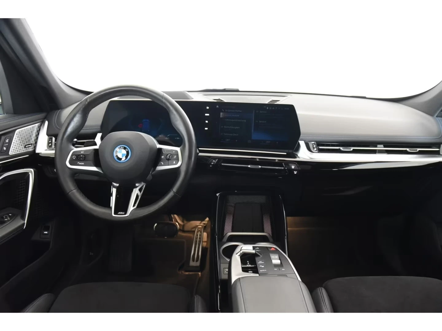 BMW iX1 xDrive30 M Sport Prem Selection DISTR HUD PANO H/K, снимка 6 - Автомобили и джипове - 55715596