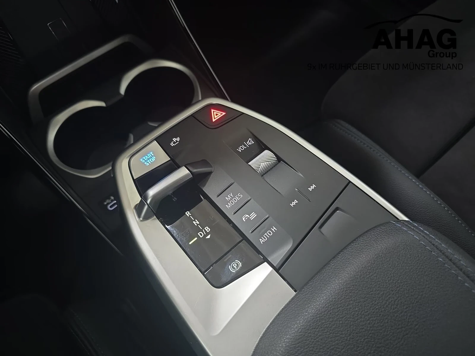 BMW iX1 xDrive30 M Sport Premium Selection DA PLUS HUD H/K, снимка 11 - Автомобили и джипове - 56277996