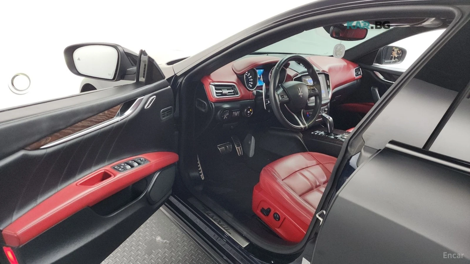 Maserati Ghibli GranSport* CARBON* КОЖА* ОБДУХВ* НАВИ* ПАНО, снимка 8 - Автомобили и джипове - 55403373
