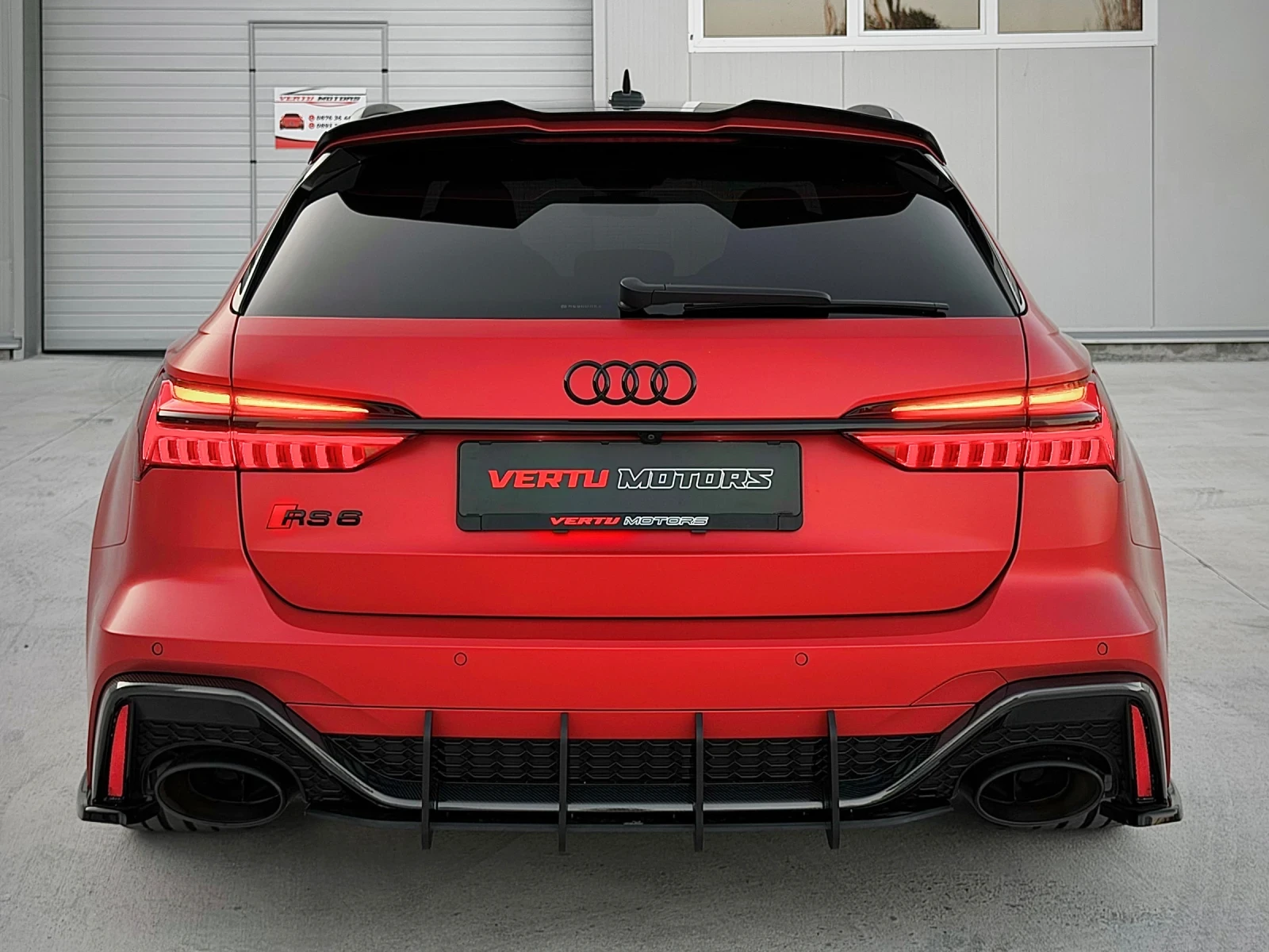Audi Rs6 4.0 TFSI V8/ RED MATTE/ CERAMICA/ 22 zoll/ CAMERA, снимка 4 - Автомобили и джипове - 55550495