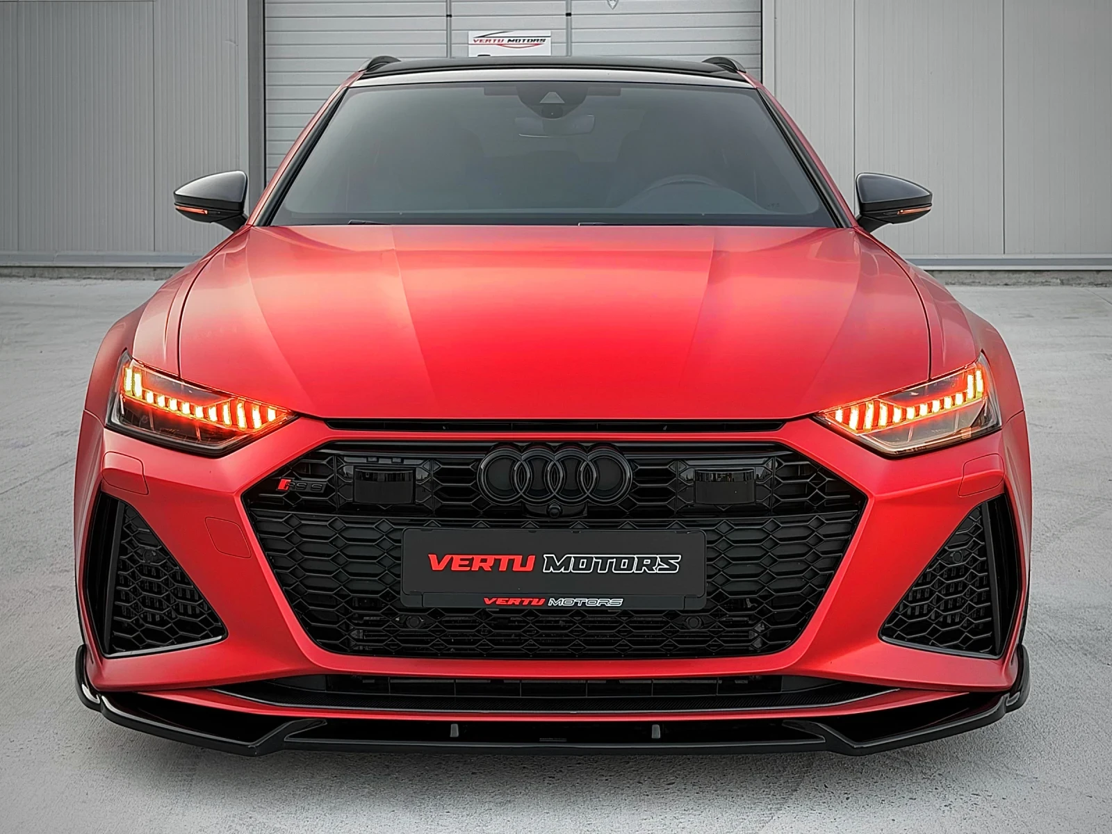 Audi Rs6 4.0 TFSI V8/ RED MATTE/ CERAMICA/ 22 zoll/ CAMERA, снимка 3 - Автомобили и джипове - 55550495