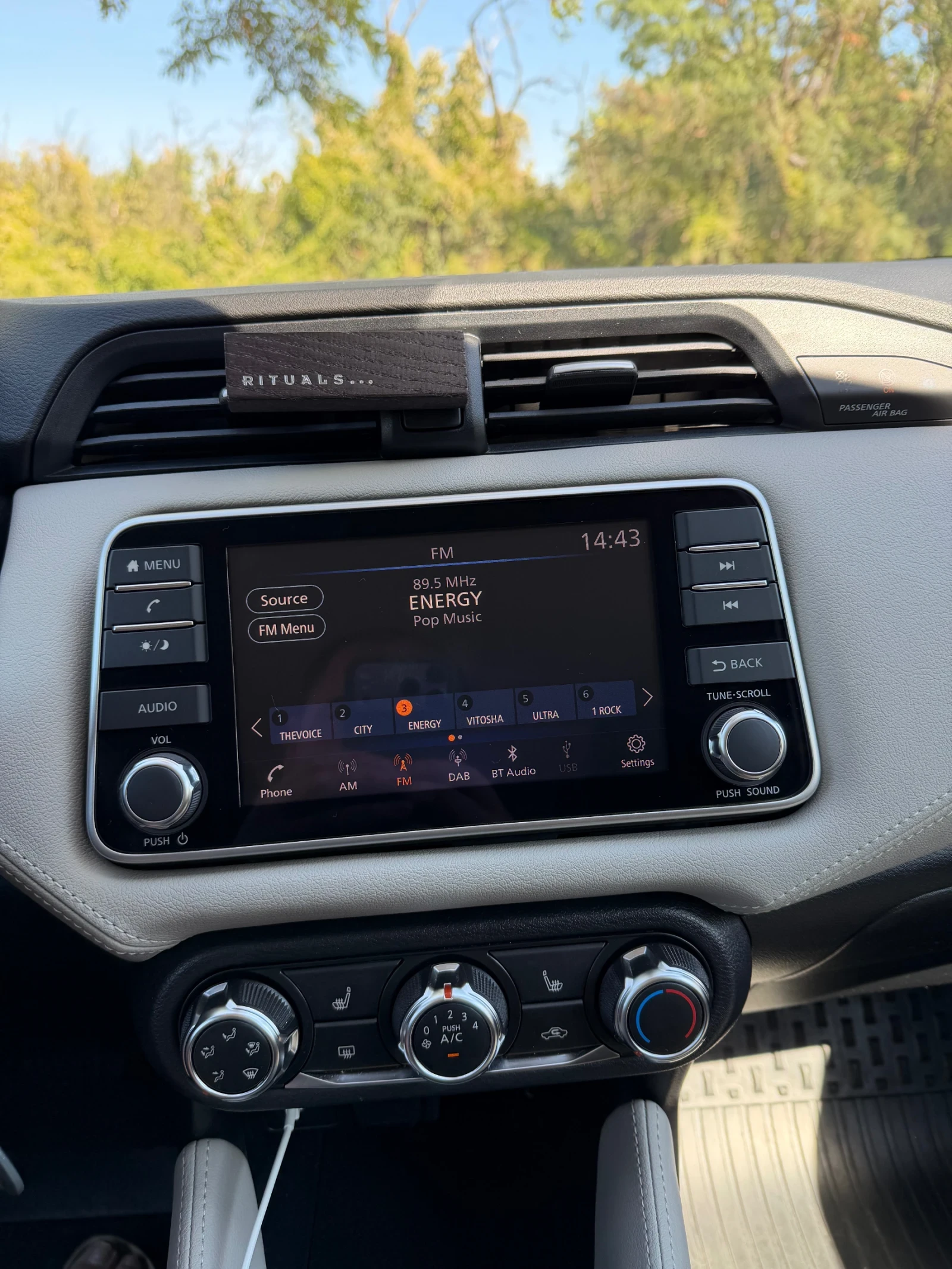 Nissan Micra 1.0 IG-T Автоматик, снимка 8 - Автомобили и джипове - 55961467