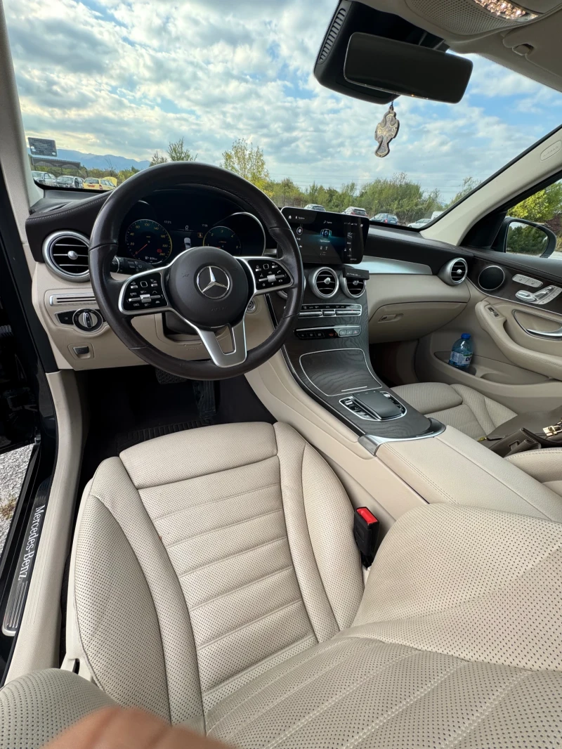 Mercedes-Benz GLC 300 Дизел, 70240km, 4matic, Закупен нов от Силвър Стар, снимка 7 - Автомобили и джипове - 51925586