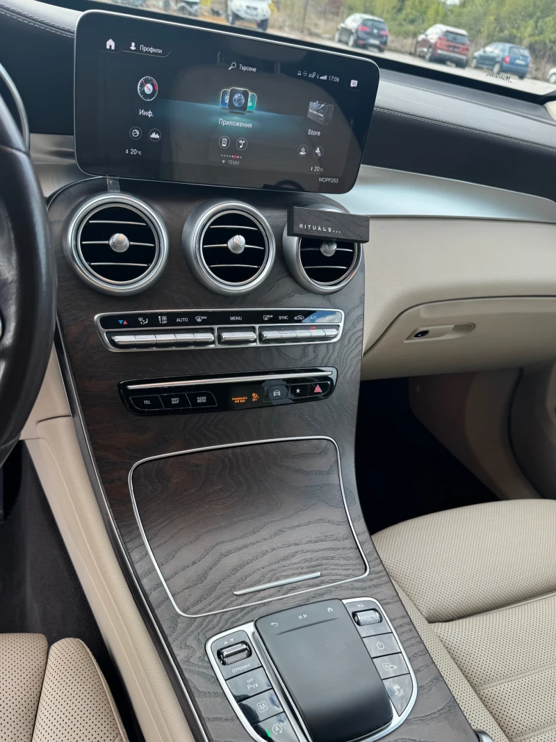 Mercedes-Benz GLC 300 Дизел, 70240km, 4matic, Закупен нов от Силвър Стар, снимка 9 - Автомобили и джипове - 51925586
