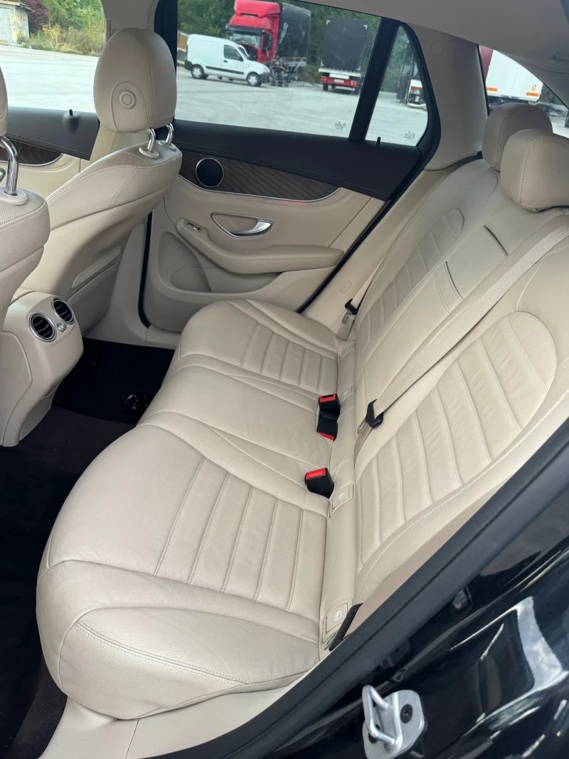 Mercedes-Benz GLC 300 Дизел, 70240km, 4matic, Закупен нов от Силвър Стар, снимка 11 - Автомобили и джипове - 51925586