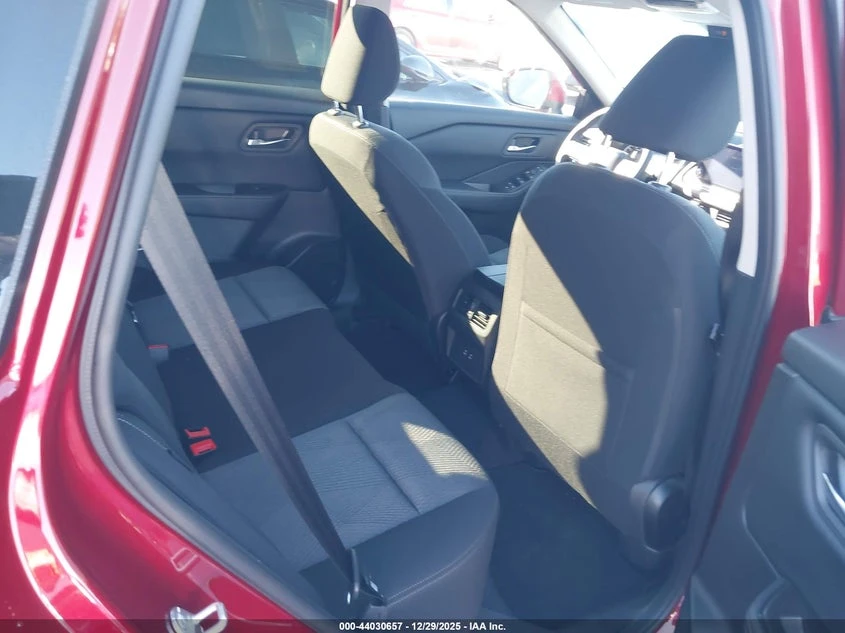 Nissan Rogue 1.5l Sv Fwd, снимка 8 - Автомобили и джипове - 53773994