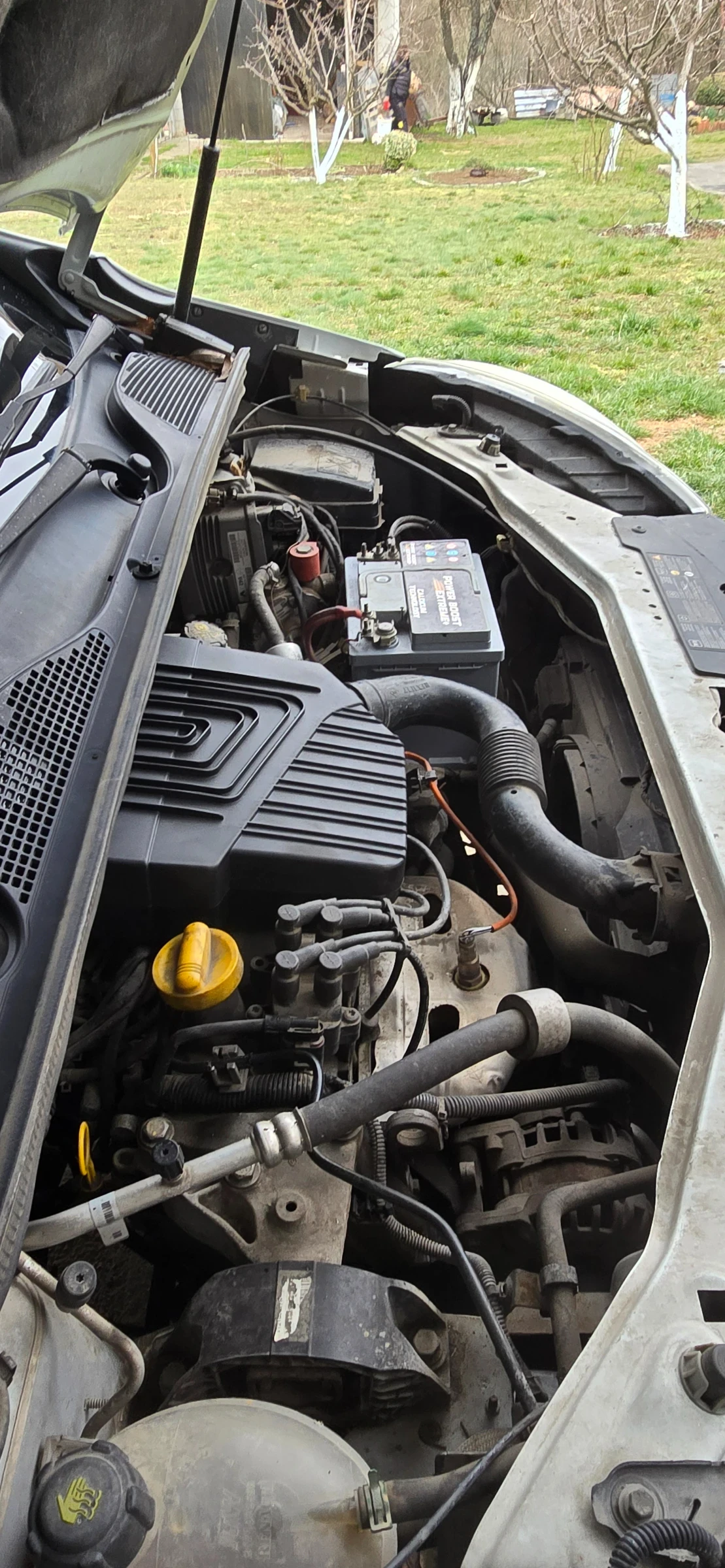 Dacia Duster 1.6 Бензин Газ, снимка 14 - Автомобили и джипове - 54043940