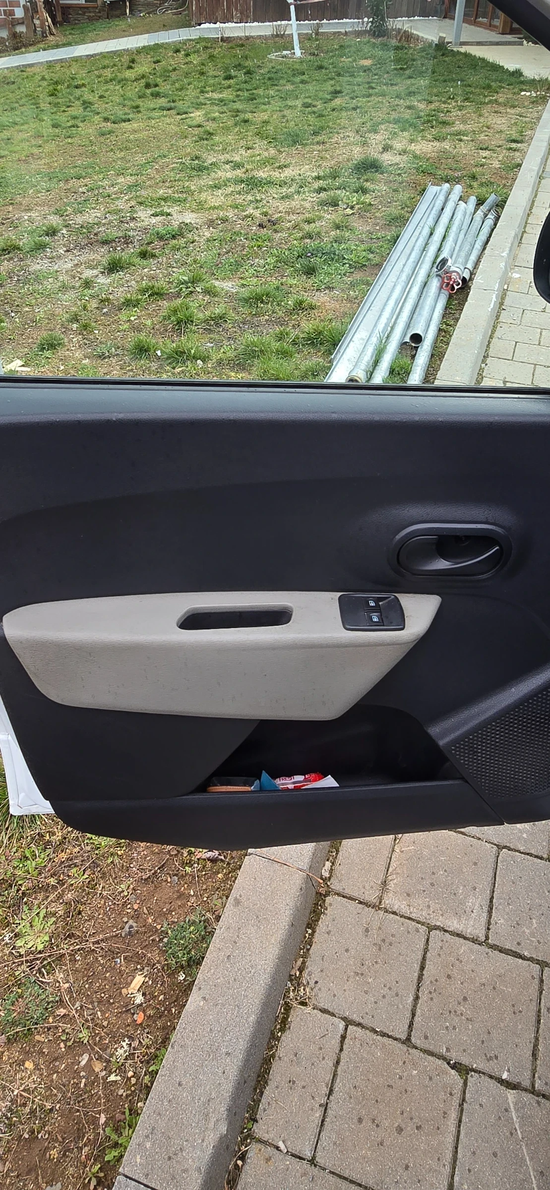 Dacia Duster 1.6 Бензин Газ, снимка 13 - Автомобили и джипове - 54043940