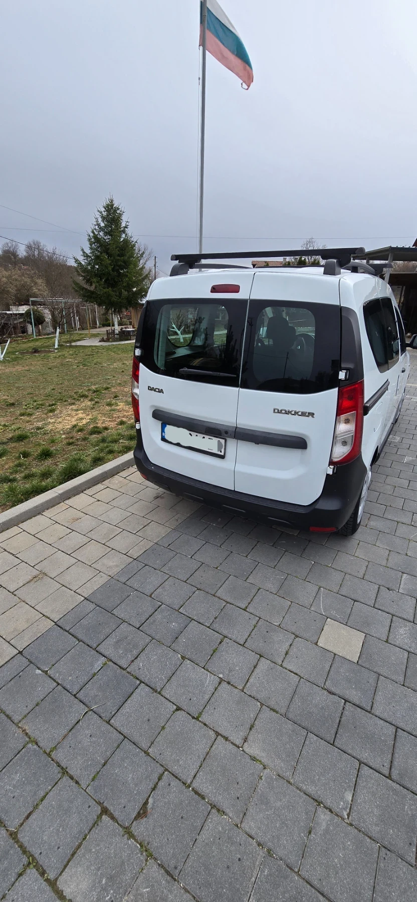 Dacia Duster 1.6 Бензин Газ, снимка 3 - Автомобили и джипове - 54043940